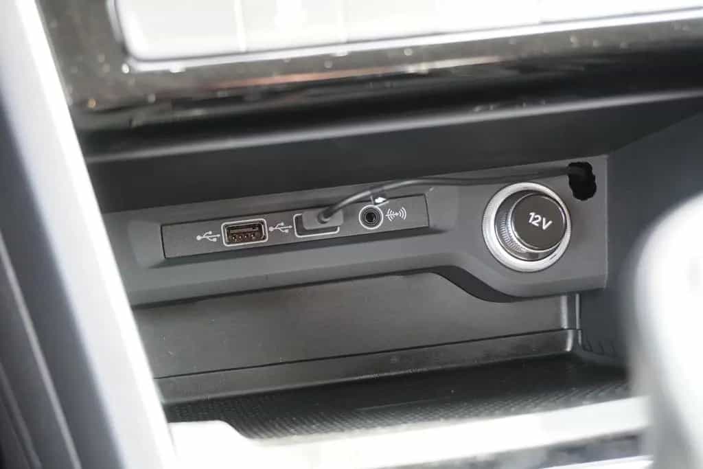 Volkswagen Touran 2.0 TDI R-Line LED Massagesitz Navi 04/2020-photo-16