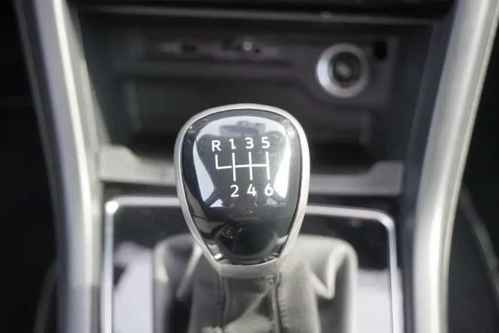 Volkswagen Touran 2.0 TDI R-Line LED Massagesitz Navi 04/2020-photo-17
