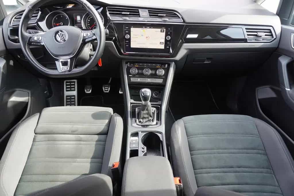 Volkswagen Touran 2.0 TDI R-Line LED Massagesitz Navi 04/2020-photo-19