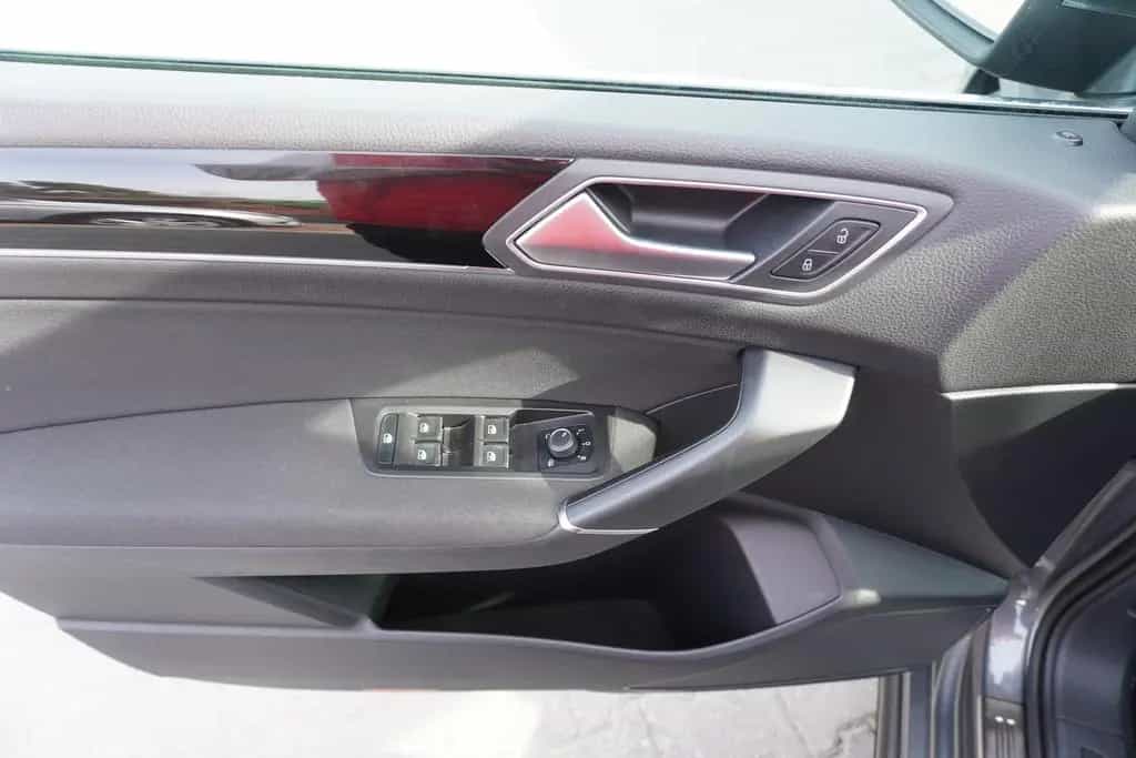 Volkswagen Touran 2.0 TDI R-Line LED Massagesitz Navi 04/2020-photo-22