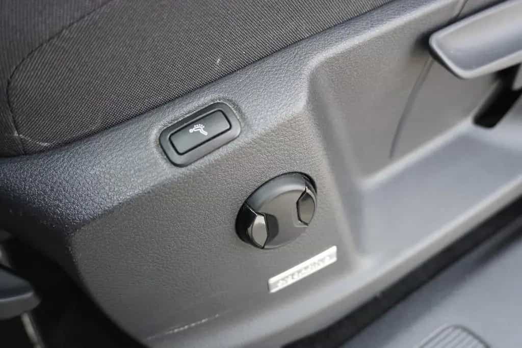 Volkswagen Touran 2.0 TDI R-Line LED Massagesitz Navi 04/2020-photo-23