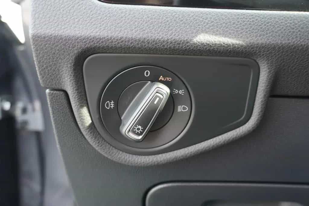 Volkswagen Touran 2.0 TDI R-Line LED Massagesitz Navi 04/2020-photo-24