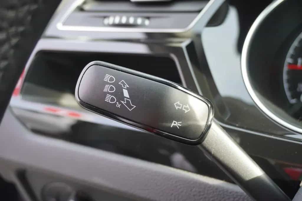 Volkswagen Touran 2.0 TDI R-Line LED Massagesitz Navi 04/2020-photo-25