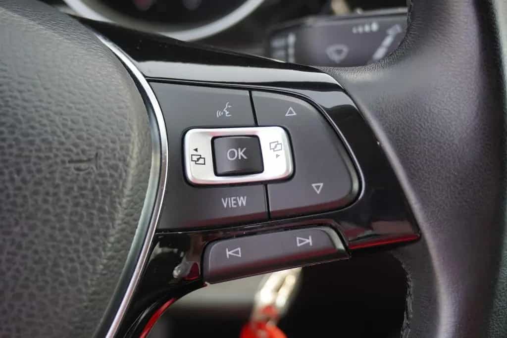 Volkswagen Touran 2.0 TDI R-Line LED Massagesitz Navi 04/2020-photo-28