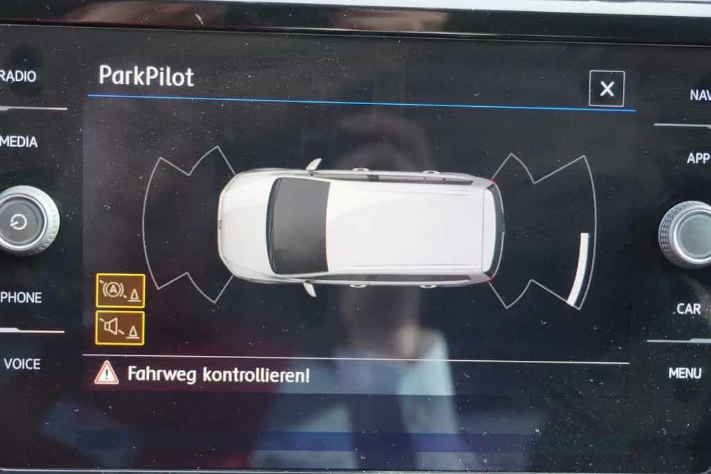 Volkswagen Touran 2.0 TDI R-Line LED Massagesitz Navi 04/2020-photo-29