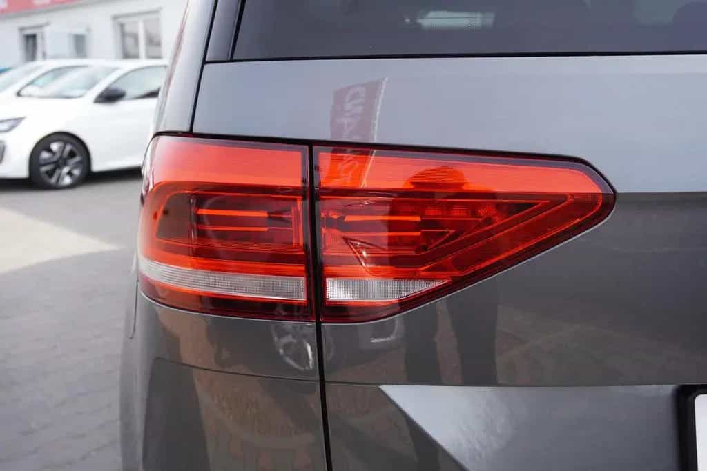 Volkswagen Touran 2.0 TDI R-Line LED Massagesitz Navi 04/2020-photo-32