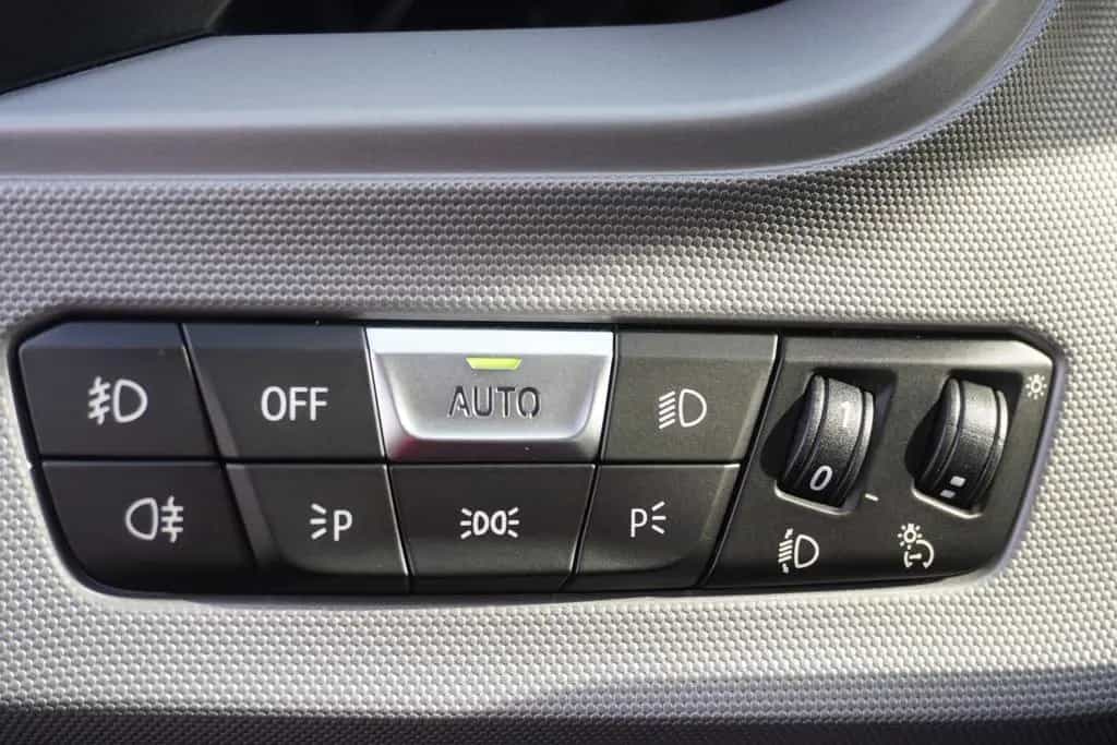 BMW 118 i Advantage Shadow Line Klimaaut. LED Navi 03/2021-photo-21