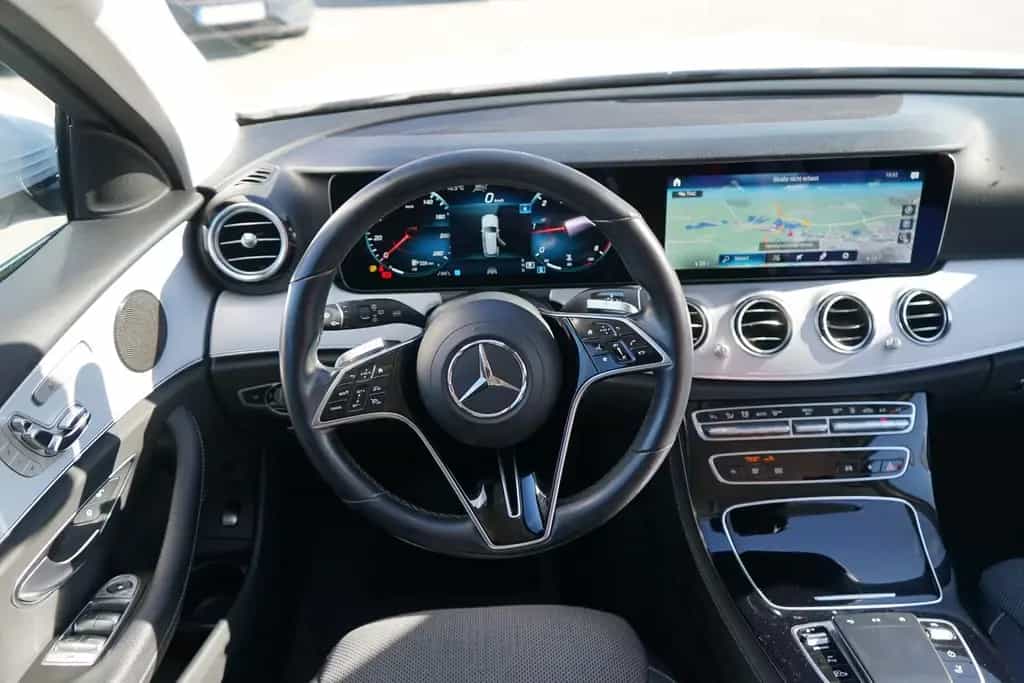 Mercedes-Benz E-Class E220 d Avantgarde 4-Matic LED Navi ACC AHK 01/2021-photo-15