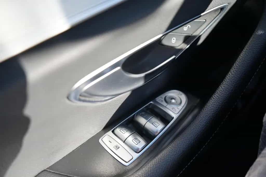 Mercedes-Benz E-Class E220 d Avantgarde 4-Matic LED Navi ACC AHK 01/2021-photo-26