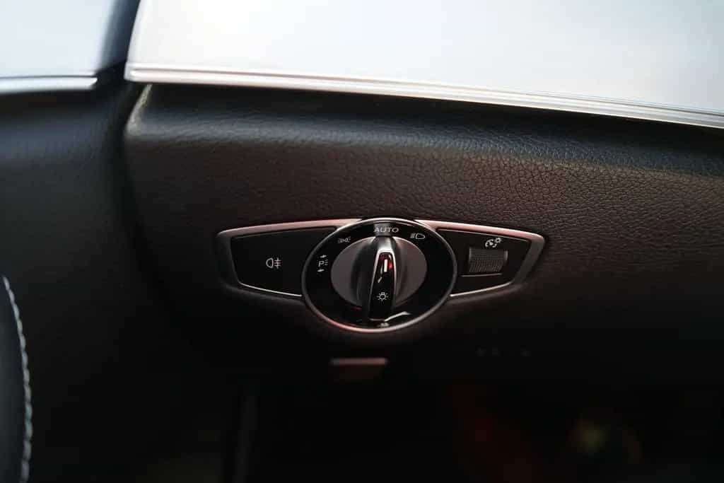 Mercedes-Benz E-Class E220 d Avantgarde 4-Matic LED Navi ACC AHK 01/2021-photo-27