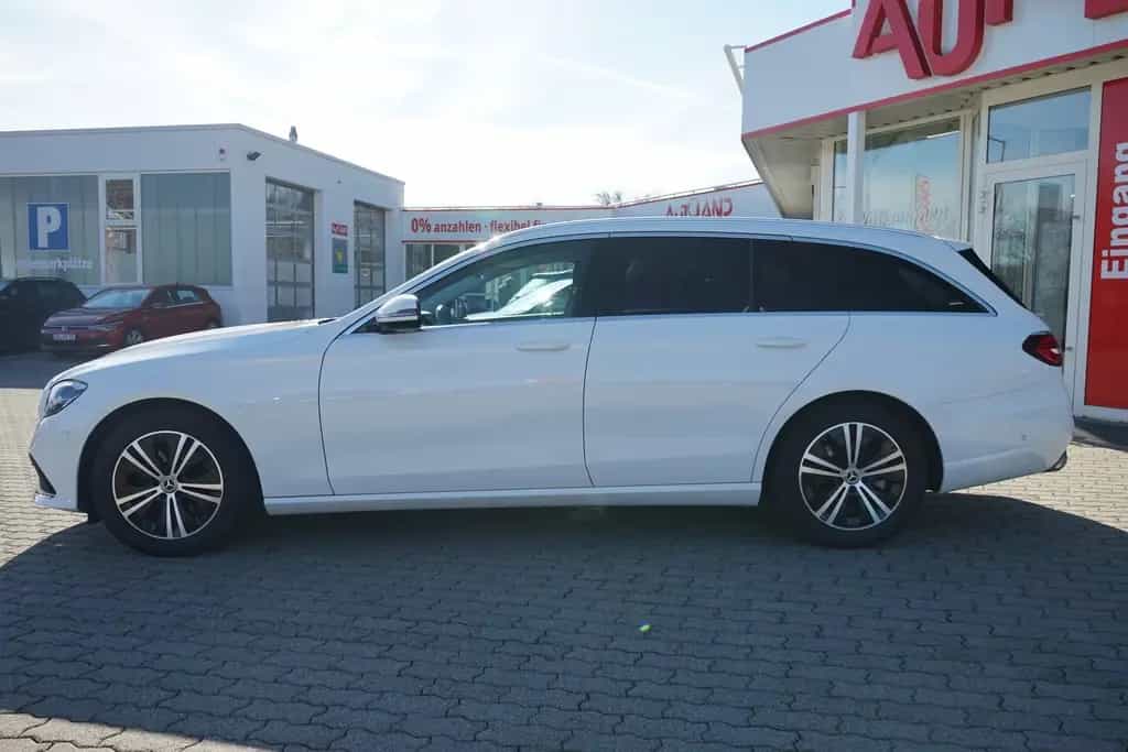 Mercedes-Benz E-Class E220 d Avantgarde 4-Matic LED Navi ACC AHK 01/2021-photo-3