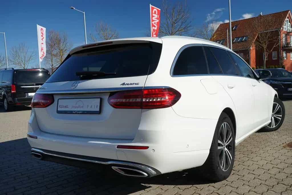 Mercedes-Benz E-Class E220 d Avantgarde 4-Matic LED Navi ACC AHK 01/2021-photo-4