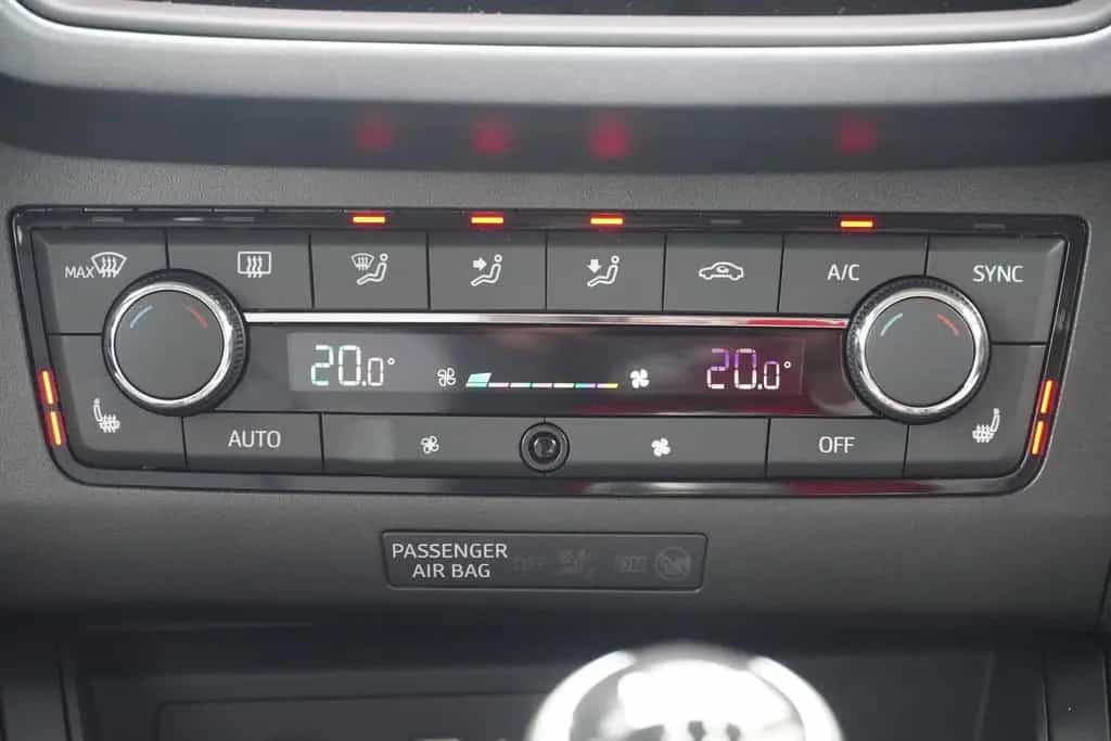 Seat Arona 1.0 TSI Style LED Navi Sitzheizung PDC DAB 06/2021-photo-15