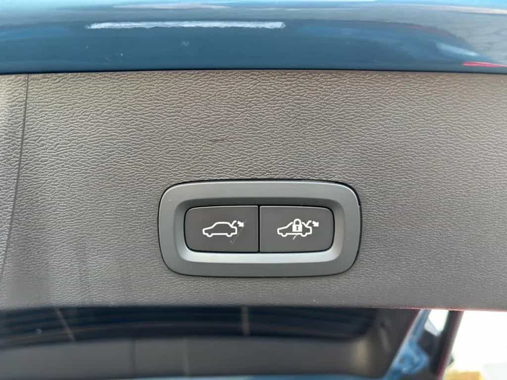 Volvo XC40 B3 Plus Dark/Navi/LED/360Kamera/BLIS/19Zoll 04/2025-photo-17