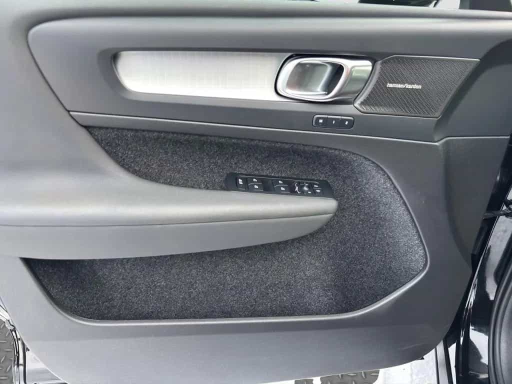 Volvo XC40 B3 Plus Black Edition/Navi/LED/360K/20Zoll 04/2025-photo-11