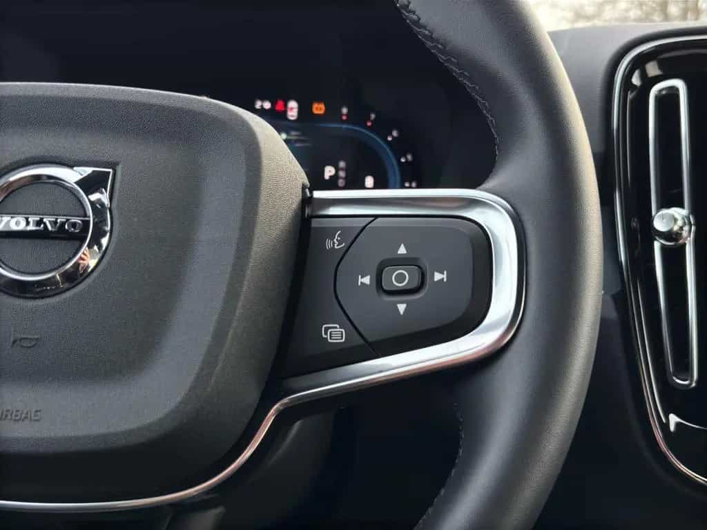 Volvo XC40 B3 Plus Black Edition/Navi/LED/360K/20Zoll 04/2025-photo-17