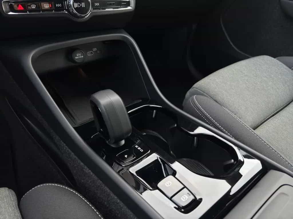 Volvo XC40 B3 Plus Black Edition/Navi/LED/360K/20Zoll 04/2025-photo-21