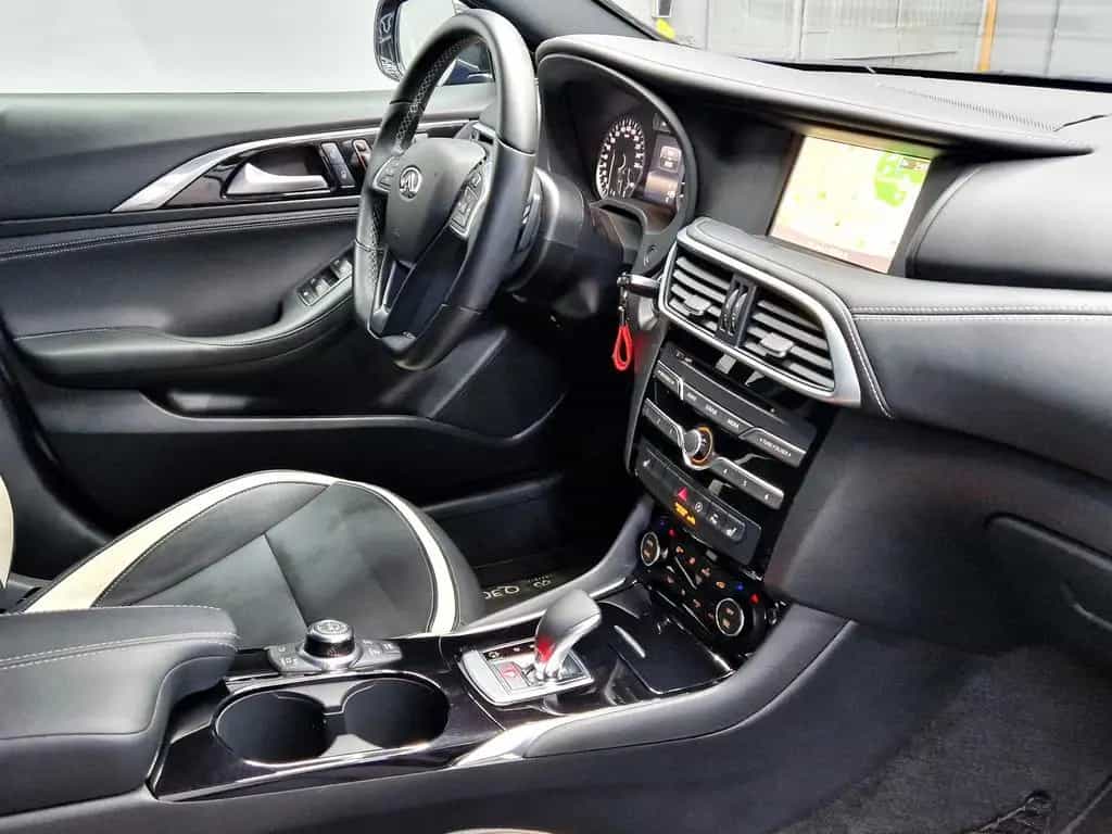 Infiniti Q30 S 2.0 Turbo Sport Tech 4WD|AUTOM|LEDER|PANO 12/2019-photo-12