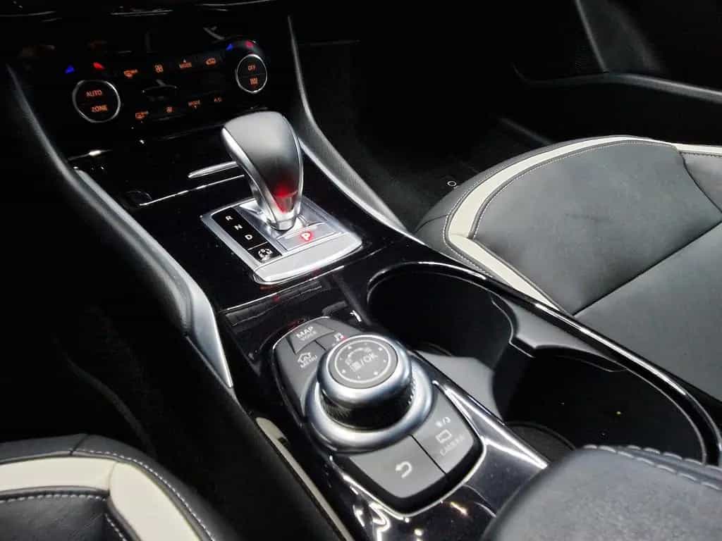 Infiniti Q30 S 2.0 Turbo Sport Tech 4WD|AUTOM|LEDER|PANO 12/2019-photo-16