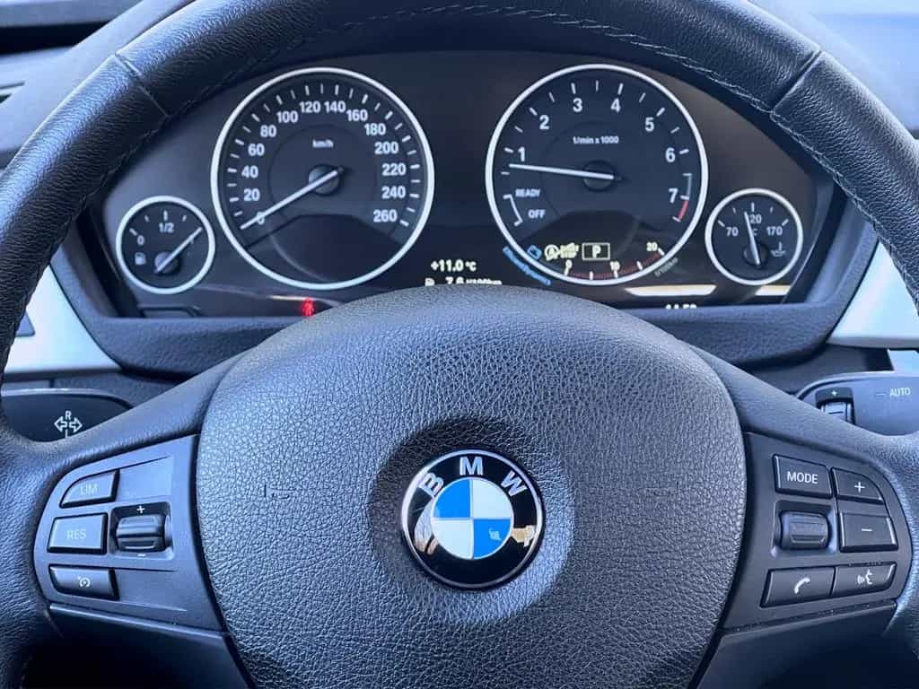 BMW 3 Series 330i 2,0 AUTOMATIK LEDER LED SCHECKHEFT GARANTIE 09/2018-photo-12