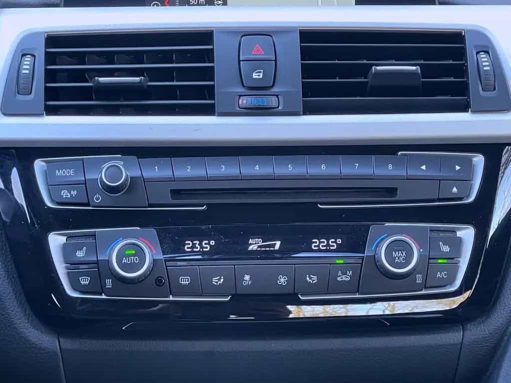 BMW 3 Series 330i 2,0 AUTOMATIK LEDER LED SCHECKHEFT GARANTIE 09/2018-photo-15