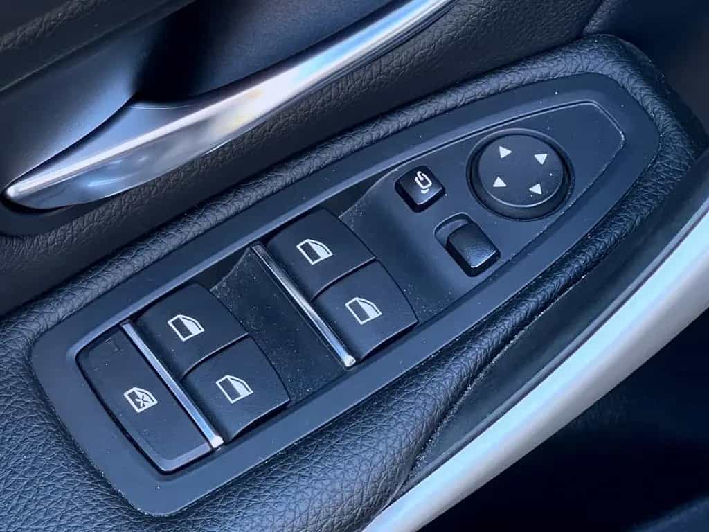 BMW 3 Series 330i 2,0 AUTOMATIK LEDER LED SCHECKHEFT GARANTIE 09/2018-photo-35