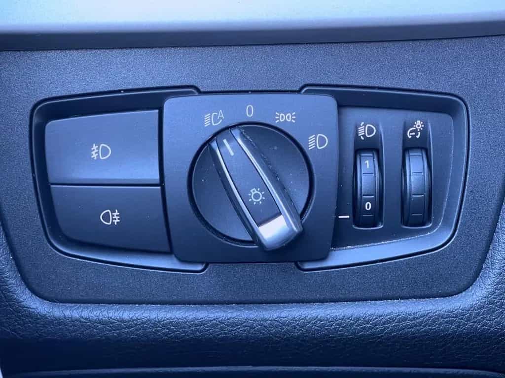 BMW 3 Series 330i 2,0 AUTOMATIK LEDER LED SCHECKHEFT GARANTIE 09/2018-photo-36