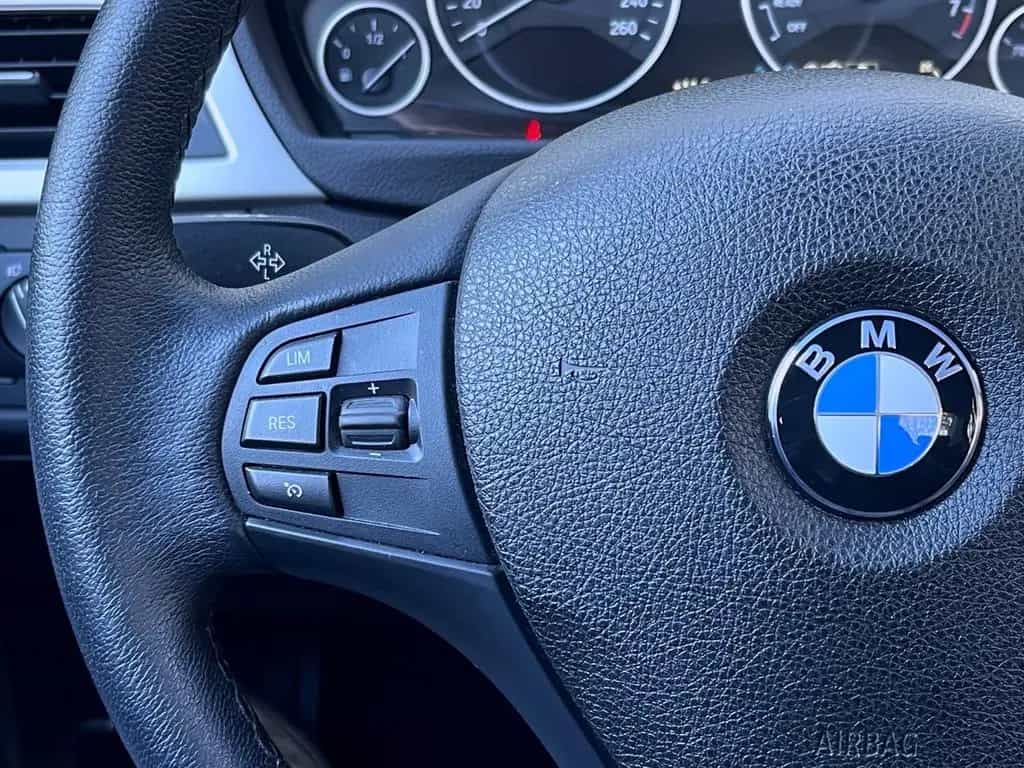 BMW 3 Series 330i 2,0 AUTOMATIK LEDER LED SCHECKHEFT GARANTIE 09/2018-photo-37