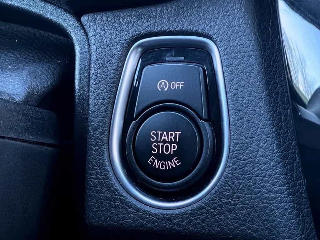 BMW 3 Series 330i 2,0 AUTOMATIK LEDER LED SCHECKHEFT GARANTIE 09/2018-photo-40