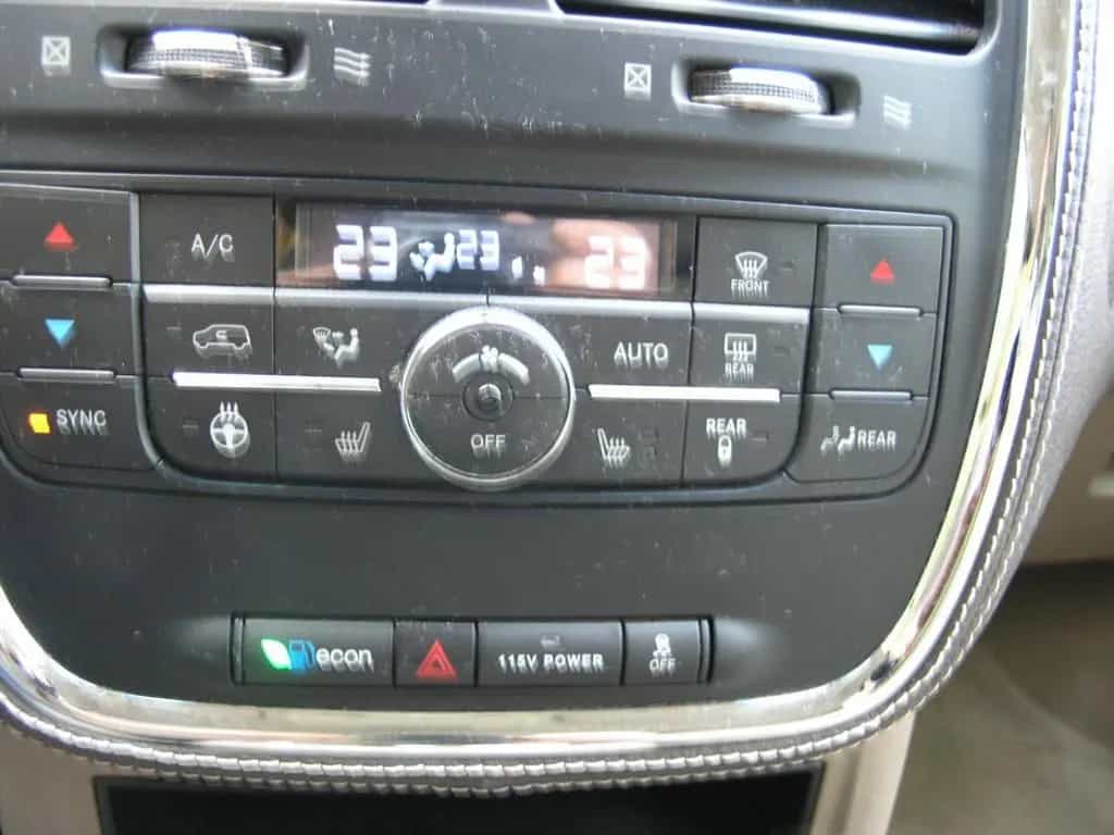 Chrysler Voyager Town and Country 07/2015-photo-4