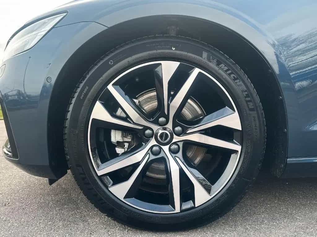 Volvo V60 B4 Mild-Hybrid Plus Dark ACC BLIS LED 04/2025-photo-1