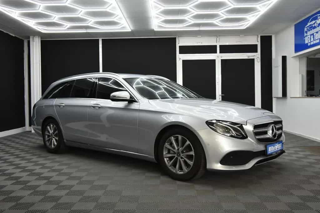 Mercedes-Benz E-Class 220 SHZ AHK RFK LED Ambiente. 07/2018-photo-0