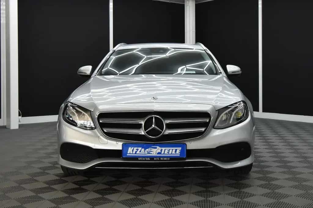 Mercedes-Benz E-Class 220 SHZ AHK RFK LED Ambiente. 07/2018-photo-1