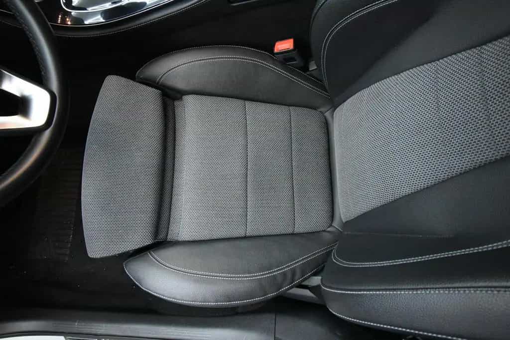 Mercedes-Benz E-Class 220 SHZ AHK RFK LED Ambiente. 07/2018-photo-24
