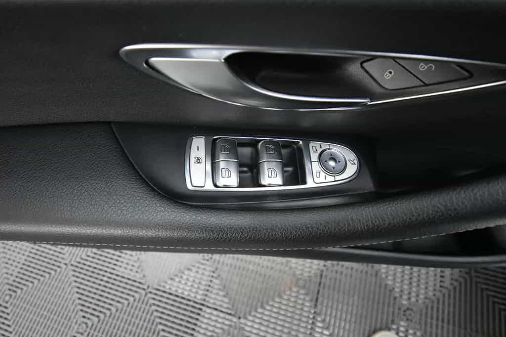 Mercedes-Benz E-Class 220 SHZ AHK RFK LED Ambiente. 07/2018-photo-25
