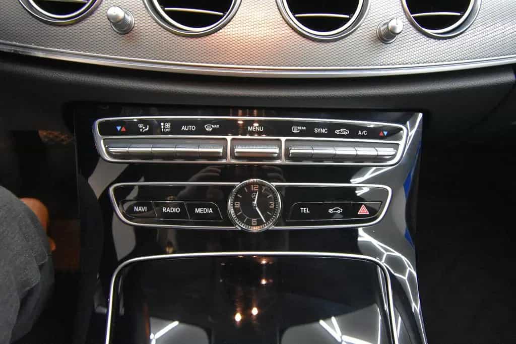 Mercedes-Benz E-Class 220 SHZ AHK RFK LED Ambiente. 07/2018-photo-31