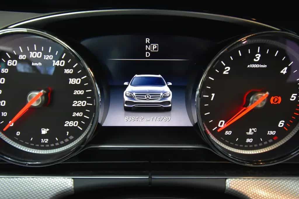 Mercedes-Benz E-Class 220 SHZ AHK RFK LED Ambiente. 07/2018-photo-32
