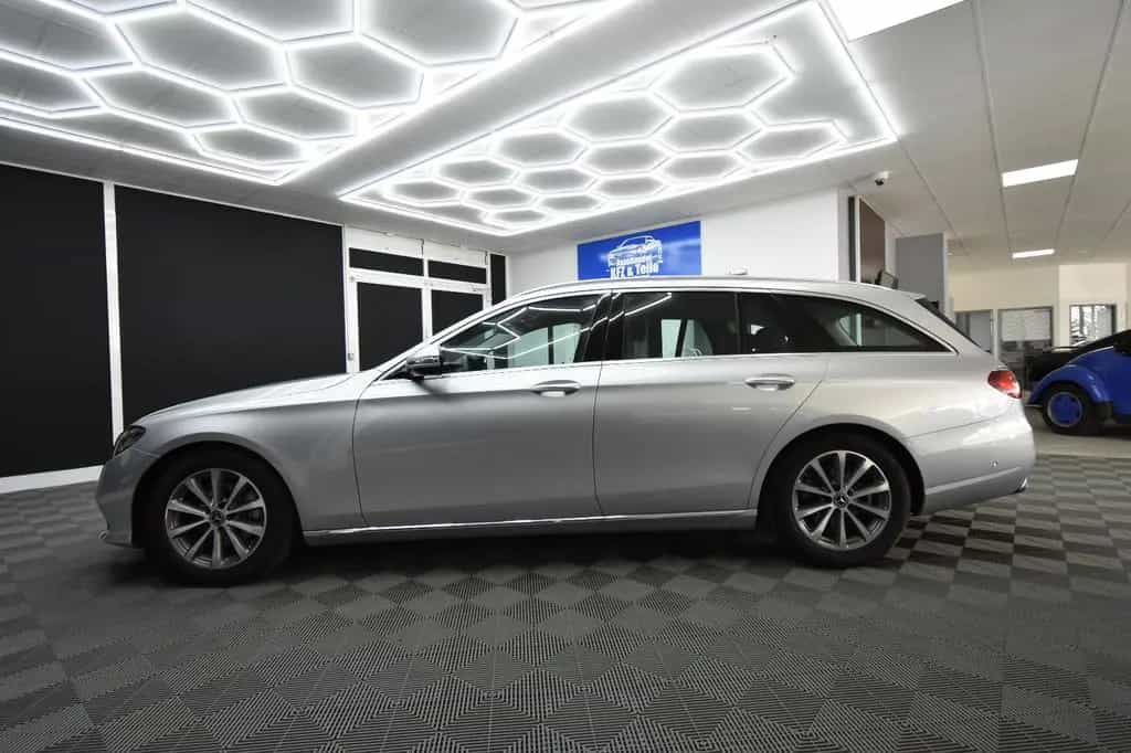 Mercedes-Benz E-Class 220 SHZ AHK RFK LED Ambiente. 07/2018-photo-4