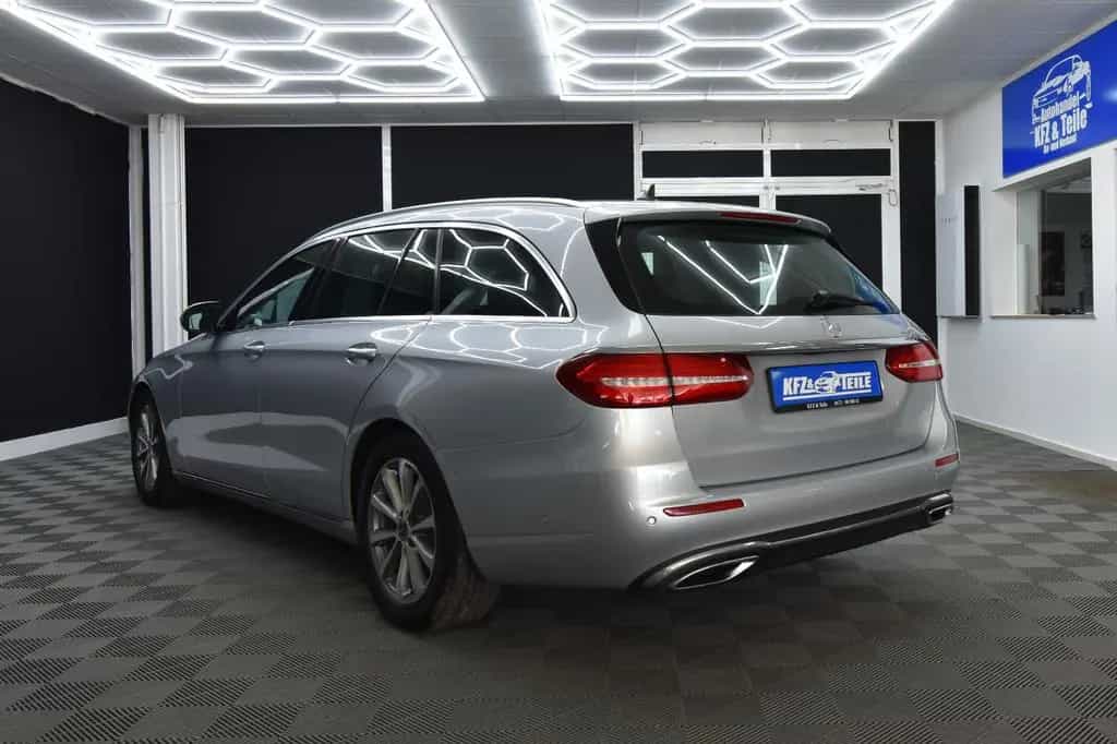 Mercedes-Benz E-Class 220 SHZ AHK RFK LED Ambiente. 07/2018-photo-5