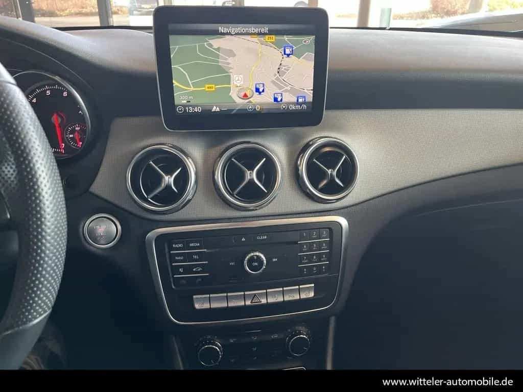 Mercedes-Benz GLA 180 SUV Urban/LED/Kamera/Pano/Night/Navi/18" 02/2019-photo-19