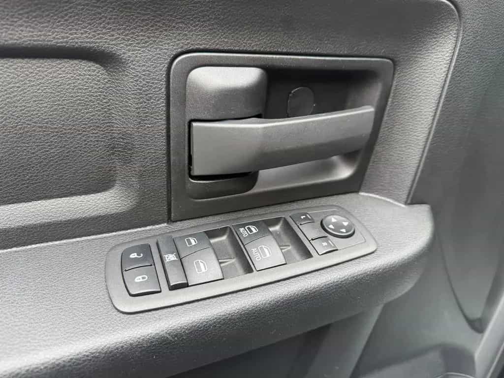 Dodge RAM 1500 CLASSIC 3.6L  4x4 12/2023-photo-27