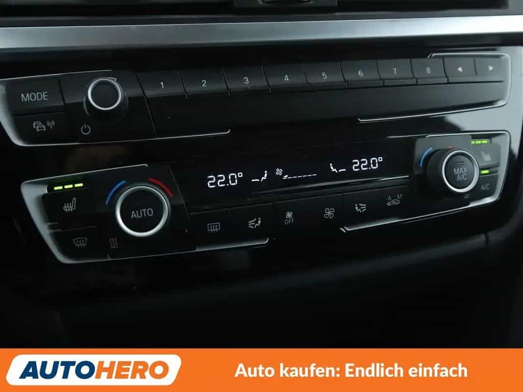 BMW 3 Series 320i Sport Line Aut.*NAVI*TEMPO*PDC*SHZ*ALU* 09/2018-photo-22