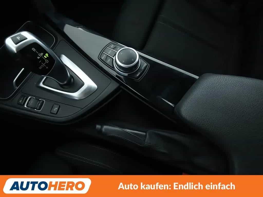BMW 3 Series 320i Sport Line Aut.*NAVI*TEMPO*PDC*SHZ*ALU* 09/2018-photo-23