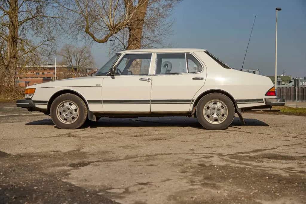 Saab 900 GL Sedan, Baujahr 1982 Modell 83, 46 TSD Km 09/1982-photo-1