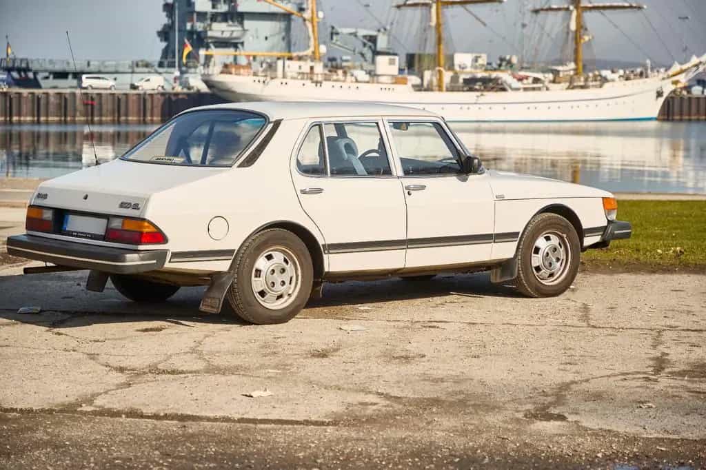 Saab 900 GL Sedan, Baujahr 1982 Modell 83, 46 TSD Km 09/1982-photo-2