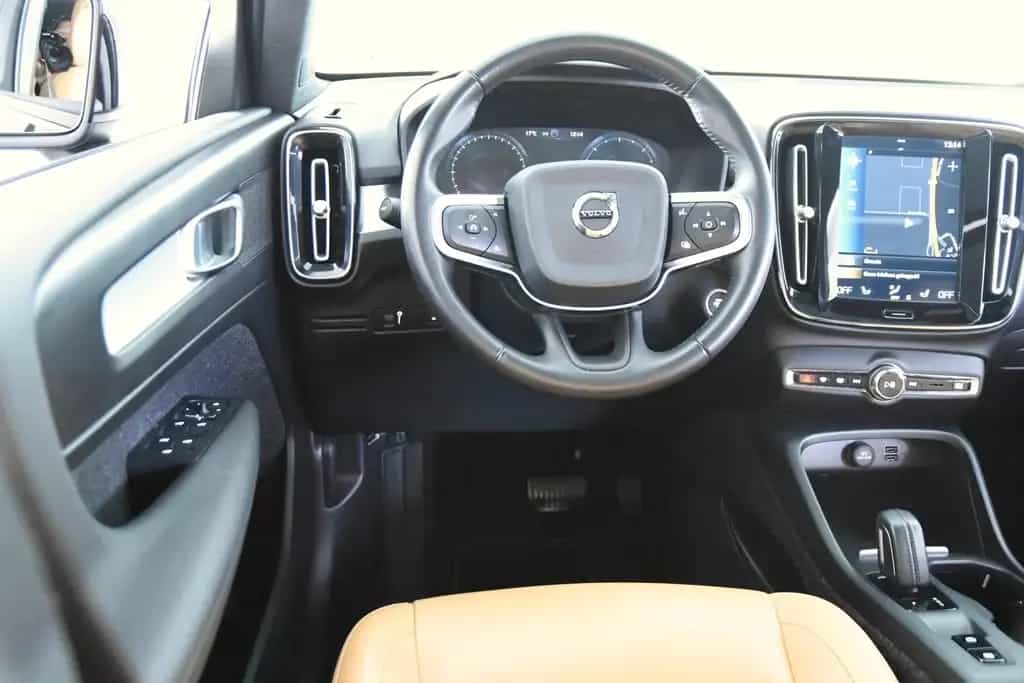 Volvo XC40 D3 Momentum *1.Hand*Leder*Pano.*SHZ* 09/2019-photo-9