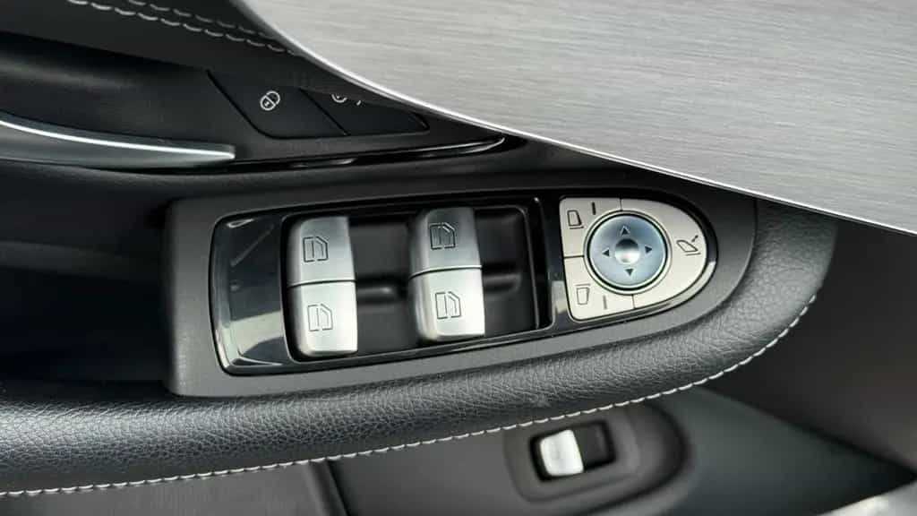 Mercedes-Benz C-Class 200 Cabrio LEDER+COMAND+KAM+LED+SPURPAKET 01/2017-photo-28