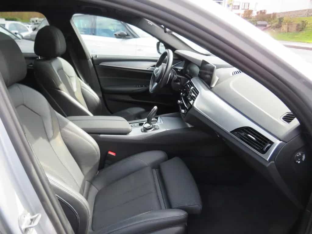 BMW 5 Series touring xDrive Sport Line *1.HAND*PANO*AHK 03/2020-photo-8