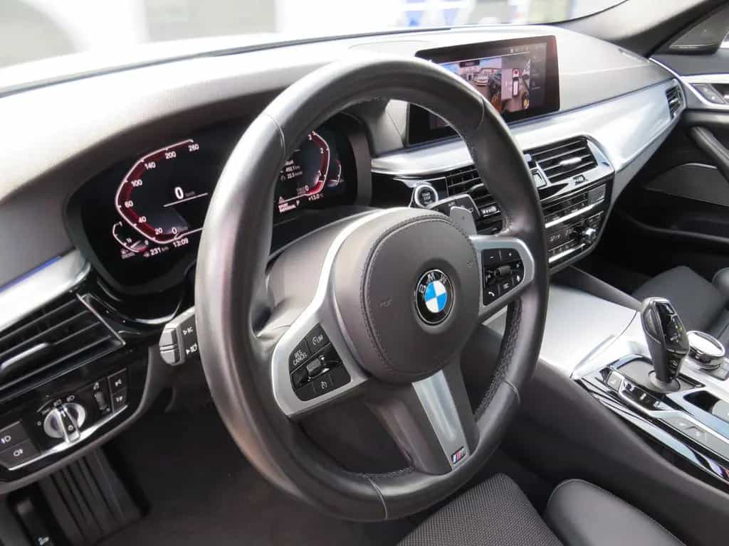 BMW 5 Series touring xDrive Sport Line *1.HAND*PANO*AHK 03/2020-photo-13