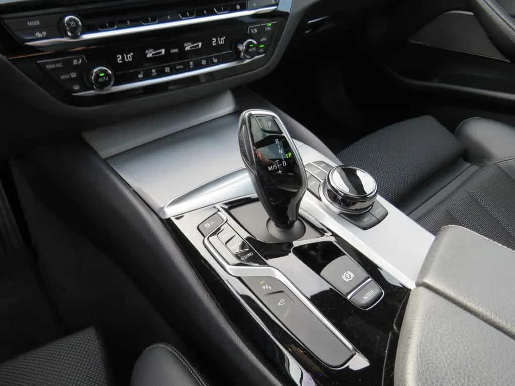 BMW 5 Series touring xDrive Sport Line *1.HAND*PANO*AHK 03/2020-photo-17